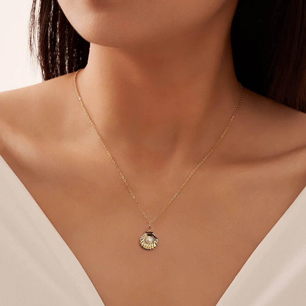 Cadena Shell Pearl Plateada | Plata 925 + Enchapado de Oro Blanco | Perla de Agua Dulce