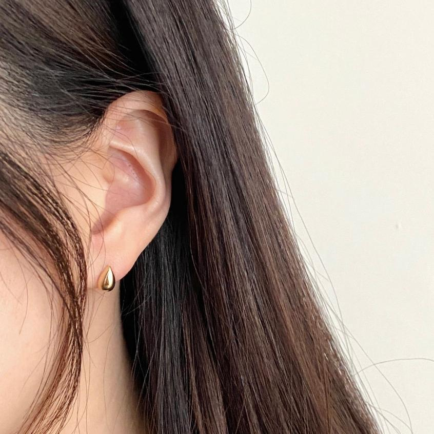 Aretes Dorados Drops Mini | Plata 925 + Enchapado de Oro 18K | Diseño Minimalista en Forma de Gota