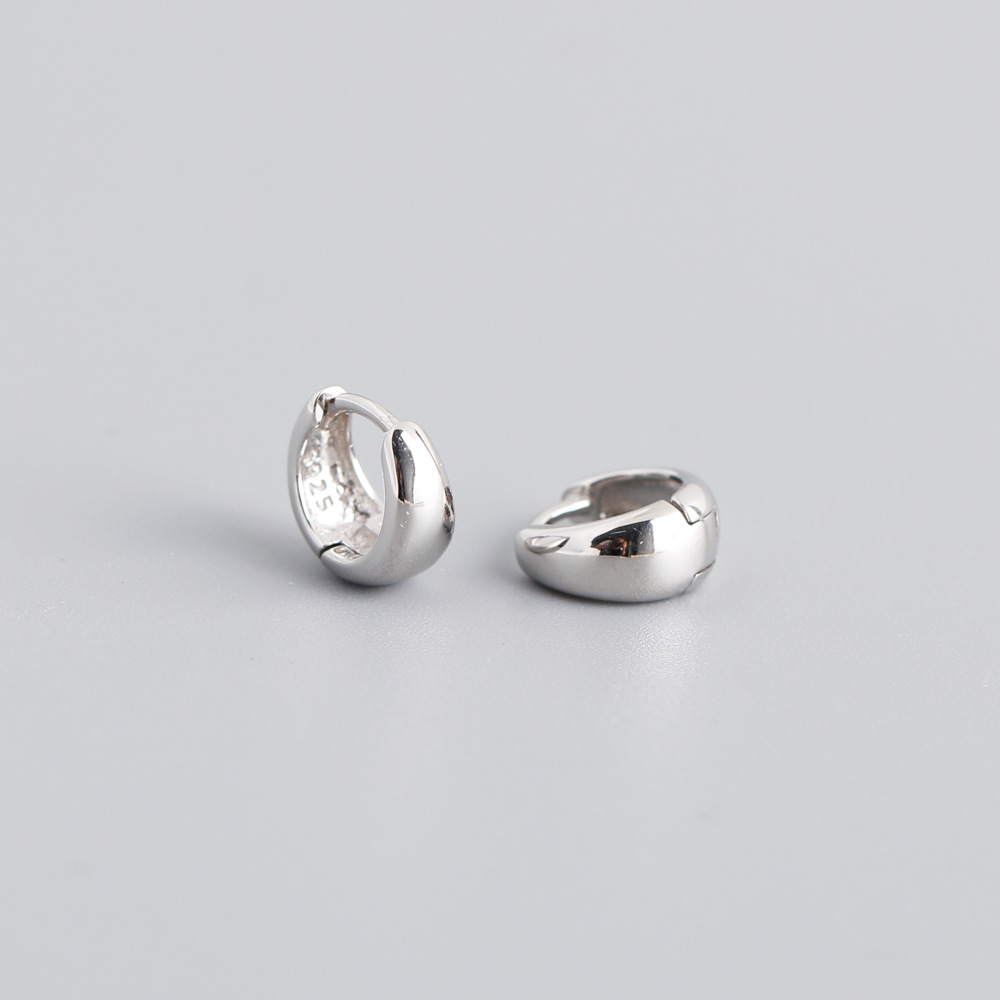 Aretes Plateados Geometric Bold 6mm | Plata 925 + Enchapado de Oro Blanco | Diseño Minimalista