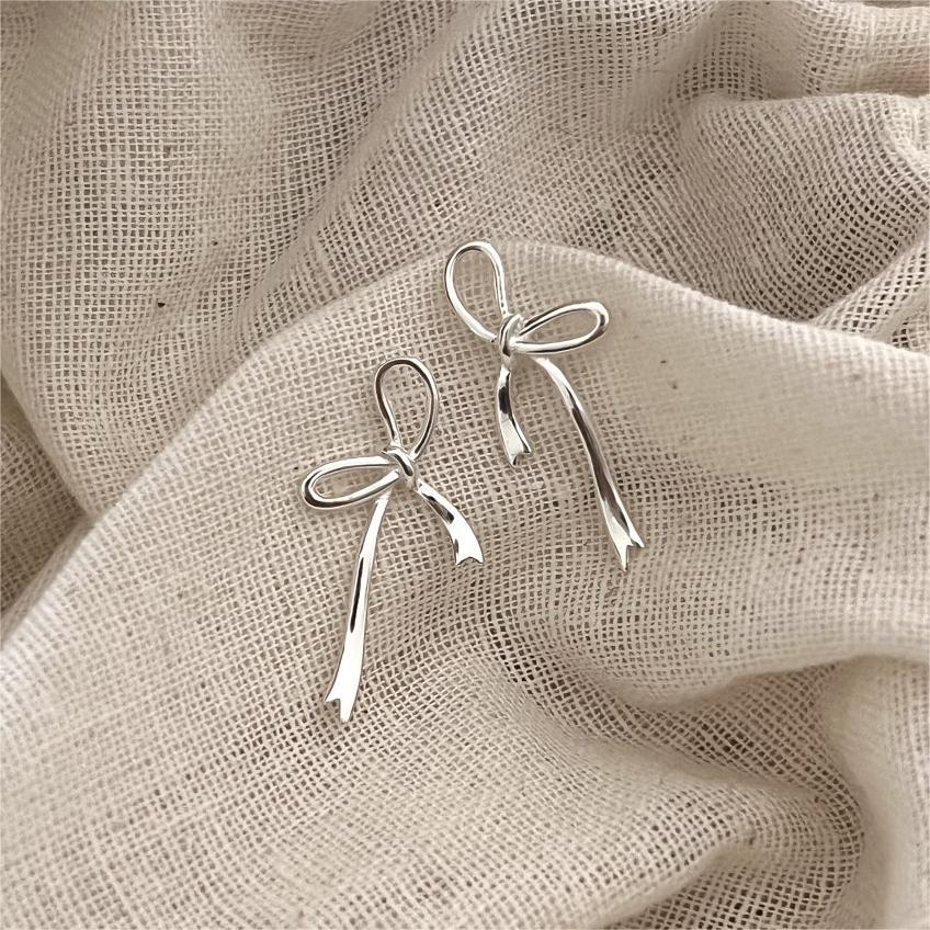 Aretes Lazo Elegante Plateado | Plata 925 | Diseño Minimalista