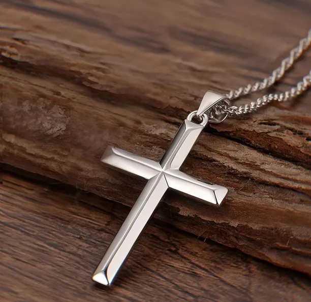 Cadena Cruz Minimalista Plateada | Plata 925 | Diseño Clásico y Pulido