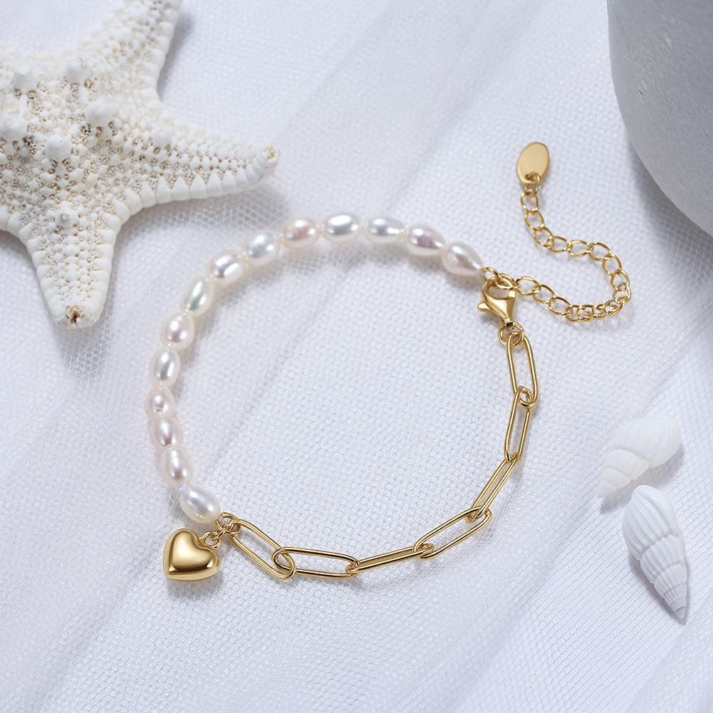 Pulsera de Perlas y Eslabones Dorada con Dije de Corazón | Pulsera de Plata 925 + Enchapado de Oro de 18k y Perlas de Agua Dulce.