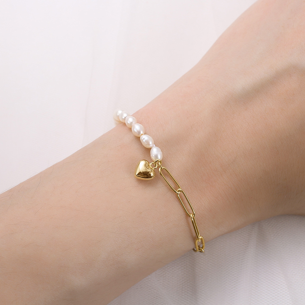 Pulsera de Perlas y Eslabones Dorada con Dije de Corazón | Pulsera de Plata 925 + Enchapado de Oro de 18k y Perlas de Agua Dulce.