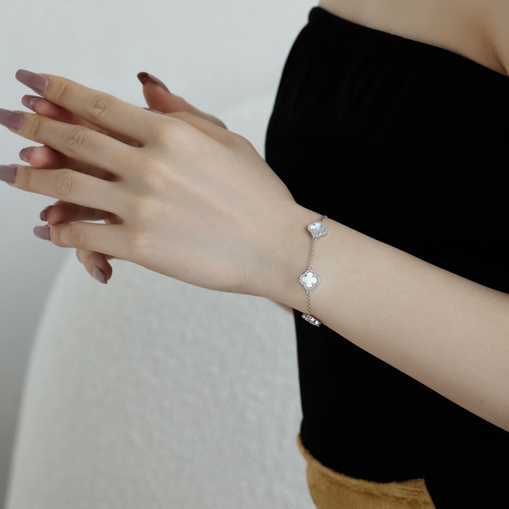 Pulsera Estilo Van Cleef Plateada con Trébol Blanco | Plata 925 + Enchapado de Oro de 18K + Concha Nácar | 17 + 5cm