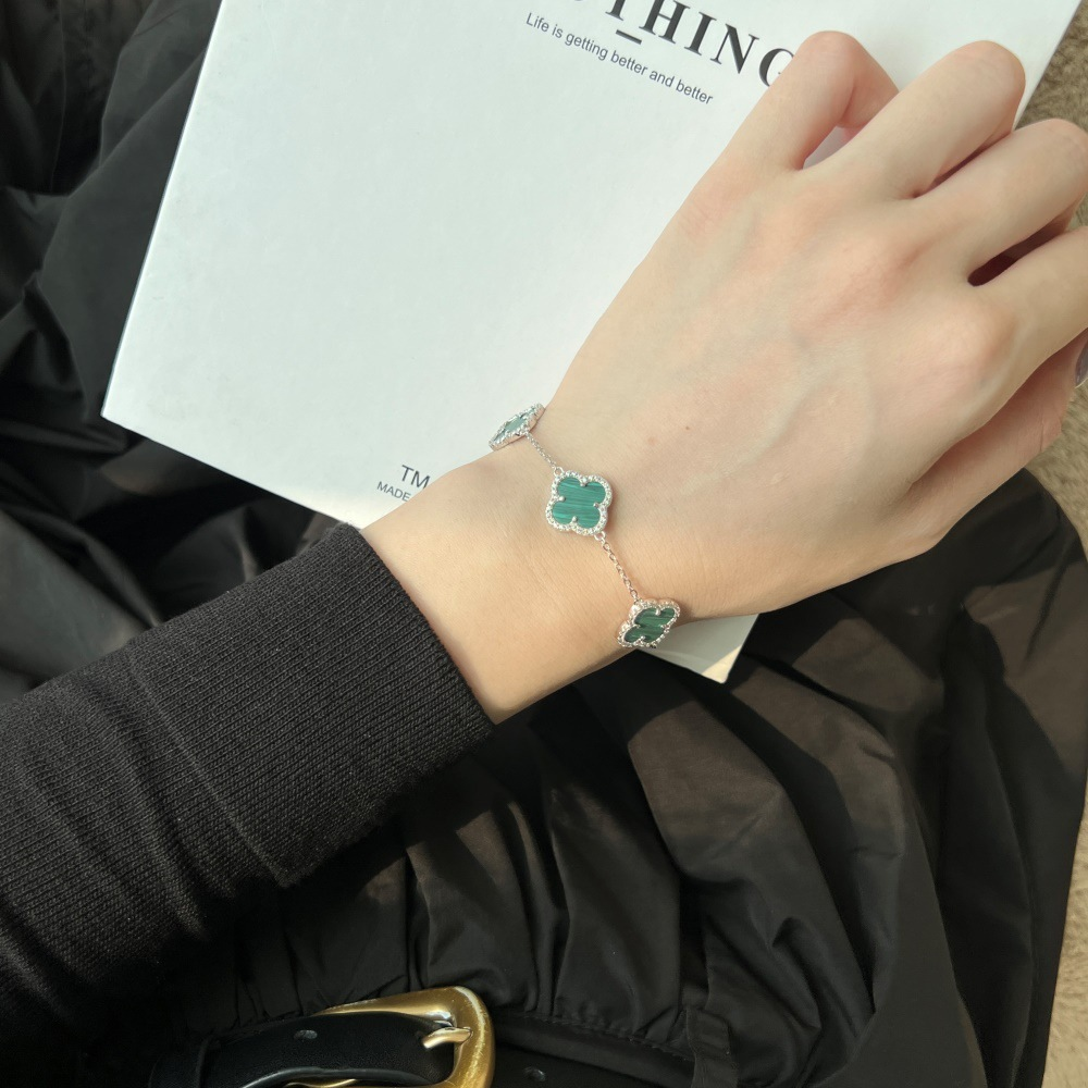 Pulsera Estilo Van Cleef Plateada con Trébol Verde | Plata 925 + Enchapado de Oro de 18K + Concha Nácar | 18 + 5cm