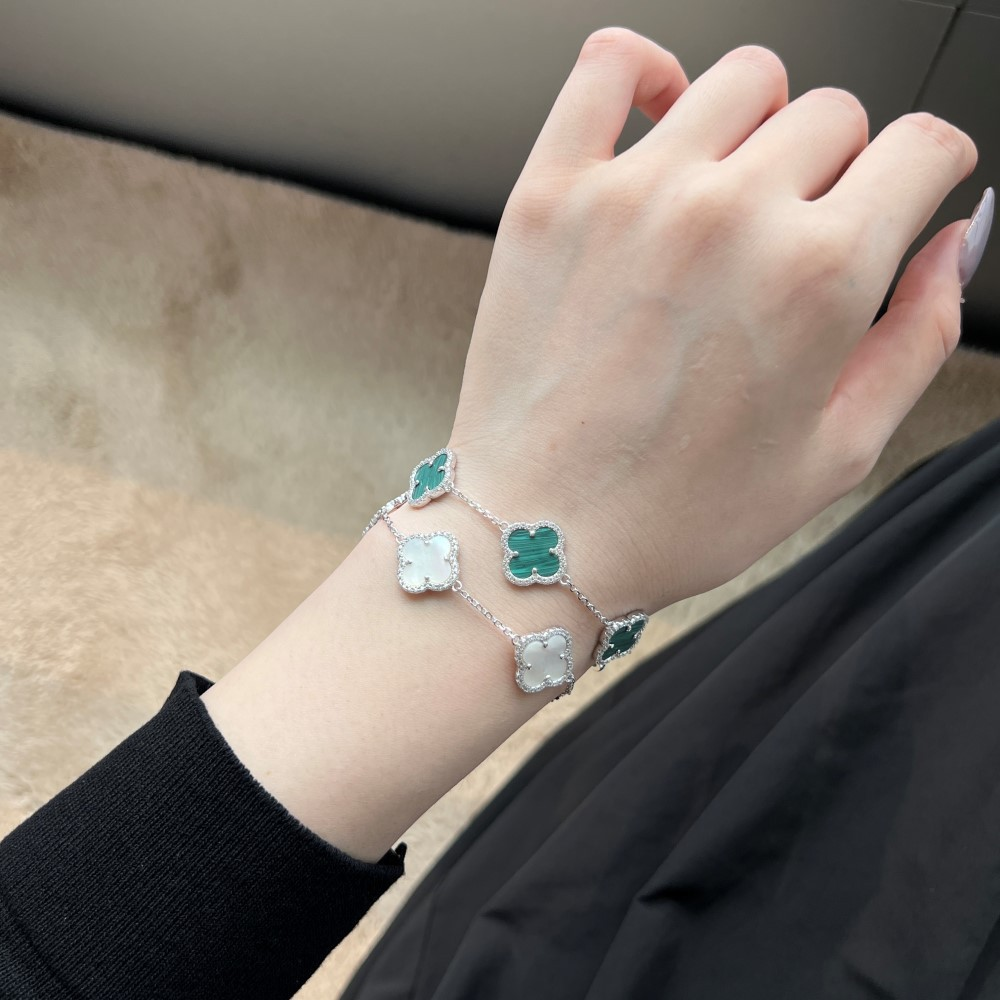 Pulsera Estilo Van Cleef Plateada con Trébol Verde | Plata 925 + Enchapado de Oro de 18K + Concha Nácar | 18 + 5cm